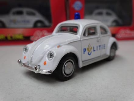 volkswagen kever politie auto 1:72