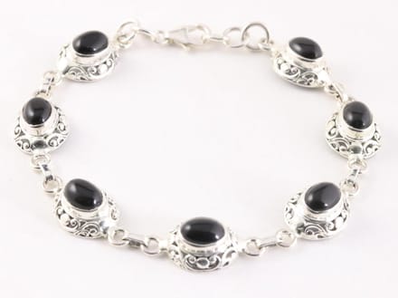 Bewerkte zilveren armband met onyx