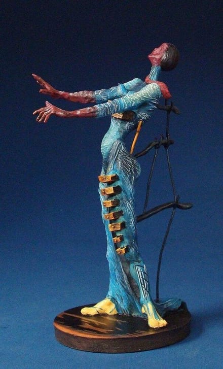 Femme avec Tiroirs
