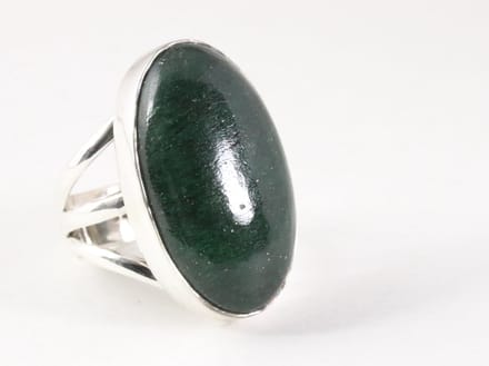 Grote ovale zilveren ring met jade - maat 20