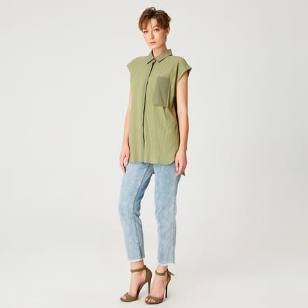 Mouwloos shirt met patch -pocket