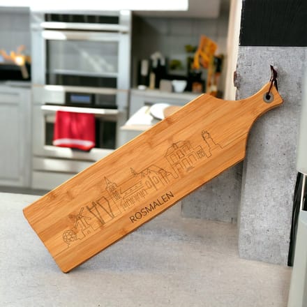 Out-Lines - Serveerplank met skyline van Rosmalen - Bamboe - 60x16cm - Borrelplank Gravering