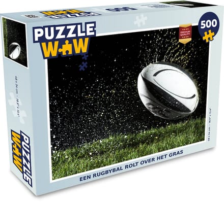Puzzel Een rugbybal rolt over het gras - Legpuzzel - Puzzel 500 stukjes