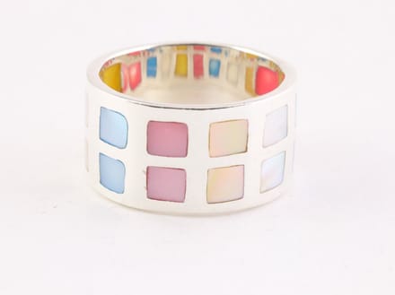 Brede zilveren ring met veelkleurige schelp - maat 20