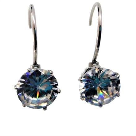 Oor hanger chirurgisch staal zilverkleurig met 6mm kristal.