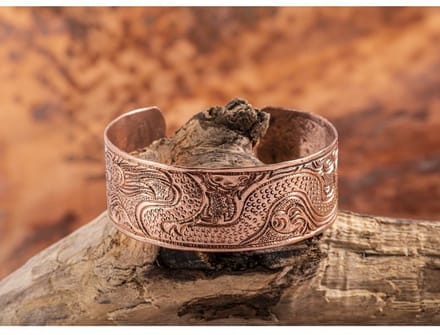 Koperen armband met drakenpatroon