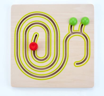 Sliding puzzle 30 x 30 cm snail rubber wood