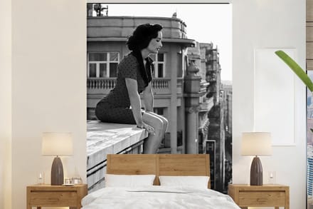 Behang - Fotobehang Madrid - Architectuur - Spanje - Vrouw - Breedte 180 cm x hoogte 280 cm