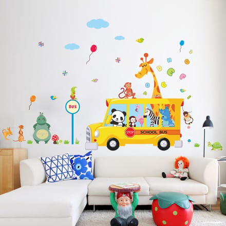 Muurstickers, decoratieve plakstrips, met bussen en grappige dieren.