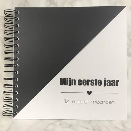 Invulboek 'Mijn eerste jaar' ZWART - fotoboek - baby’s eerste jaar