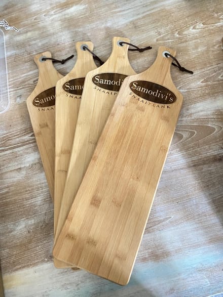 Cadeau TIP| Borrelplank graveren | Mooi&Magisch | Serveerplank met eigen naam | Gezellige 'Snaaiplank' 60x17cm