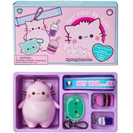 OttoSimon speelfiguur Pembe bento box met accessoires en sleutelhanger.