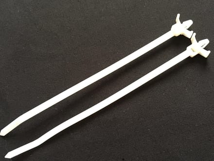 Tyrap met montagevoet / spreidplug.4,8x 170 , Bundelband 500 st, kabelbinder