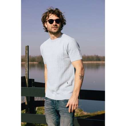 Kultivate Ts Vertical Skyway Size: L | Sweaters Outlet | Heren | Blauw