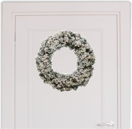 Kerstkrans/dennenkrans - groen - verlichting en kunstsneeuw - D50 cm - kerstkransen