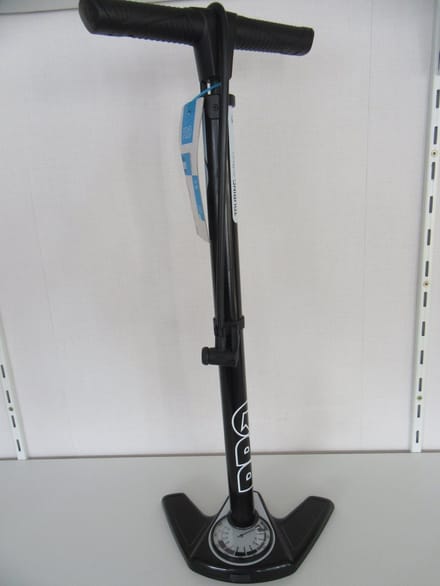 Pro - Powers your performance -  Voetpomp touring - Zwart /wit
