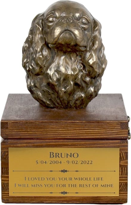 Cavalier King Charles Spaniel urn hond met beeldje voor hondenas