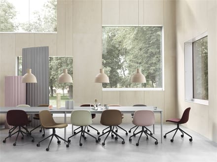 Muuto - Fiber Side stoel - draaivoet - Leer cognac - frame zwart
