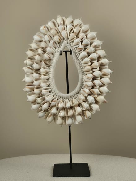 Blitzdeco - Schelpen Decoratie op Standaard - Indy - Ovaal - Wit - Handgemaakt & Modern