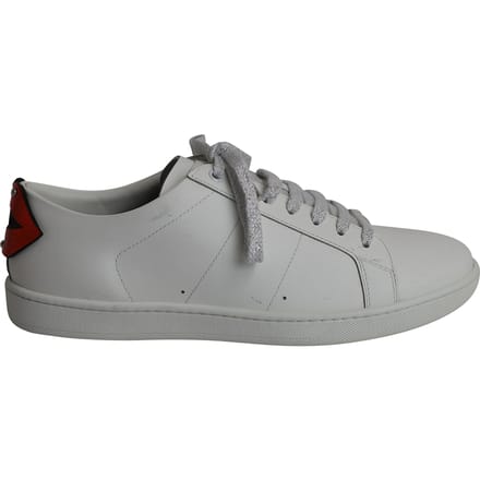 Saint Laurent Lips Classic Court Sneakers in Wit Leer
