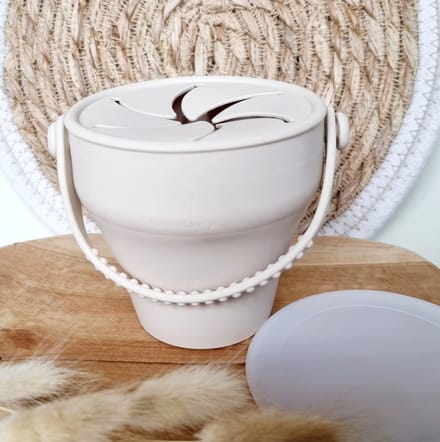 Siliconen opvouwbare snack cup met deksel - beige - kado