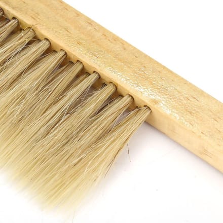 Soft Bristle Beehive Tool - Wooden Handle - Stainless Steel J Hook Frame Lifter - Scraper and Grip Holder - Essentiële Beekeeping Equipment voor Imkers