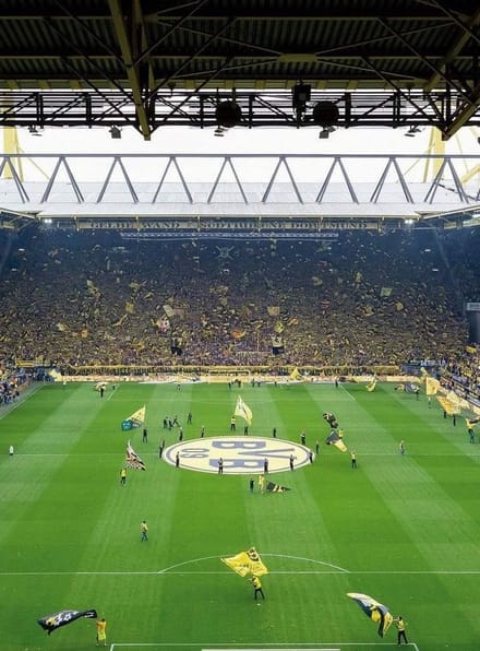 Fotobehang - Borussia Dortmund Fan Choreo 192x260cm - Vliesbehang