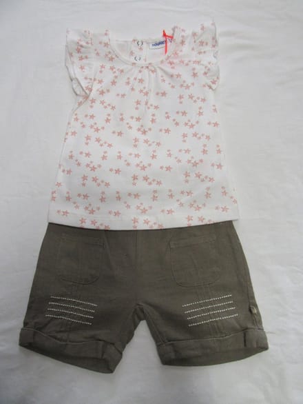 Noukie's - Ensemble - Meisje - T shirt ecru met roze sterren + bruin shortje -18 maand 86