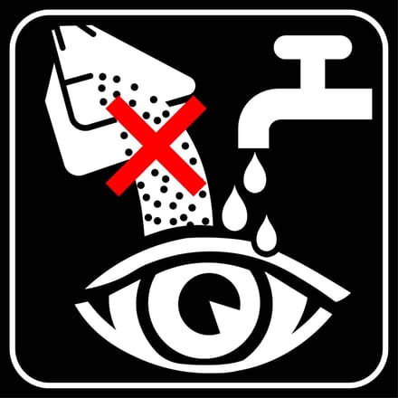 Oogcontact vermijden anders uitspoelen met water sticker 150 x 150 mm