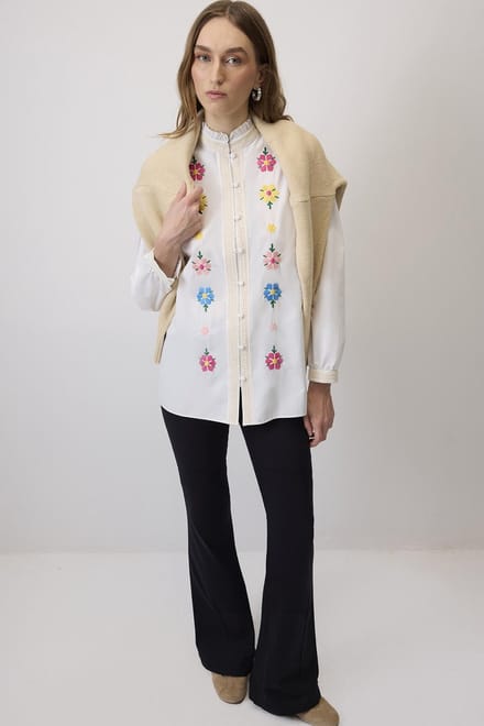Touché Privé - Poplin blouse met geborduurde bloemen - Ecru - Dames