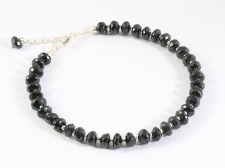 Armband van onyx en zilveren kralen