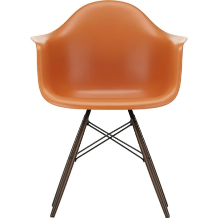 Vitra DAW Eames Plastic Armchair - roestoranje RE - donkere esdoorn