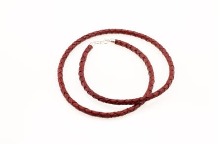 AuBor ®. Gevlochten leren ketting met zilveren sluiting. Rood. 4mm × 60cm