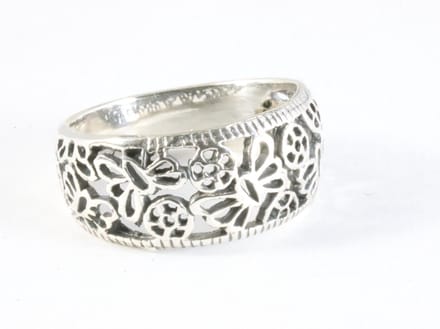 Opengewerkte zilveren ring met vlinders en bloemen - maat 17