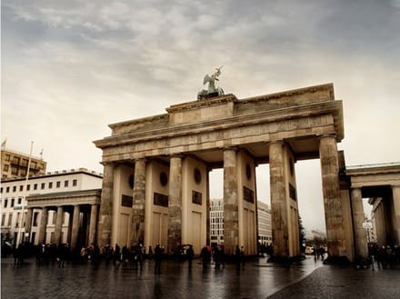 Fotobehang - Toeristen in de buurt van de Brandenburger Tor.