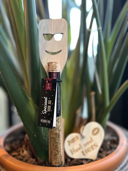 Creaties van Hier - Spatels - Kruidenbuisje - Tekst Speciaal voor jou met houten hartje - Hout