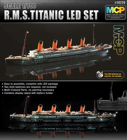 Academy Modelbouwpakket Schepen - 14220 RMS Titanic met LED-verlichtingsset - Passagiersschip Plastic - 1:700 - Modelbouw