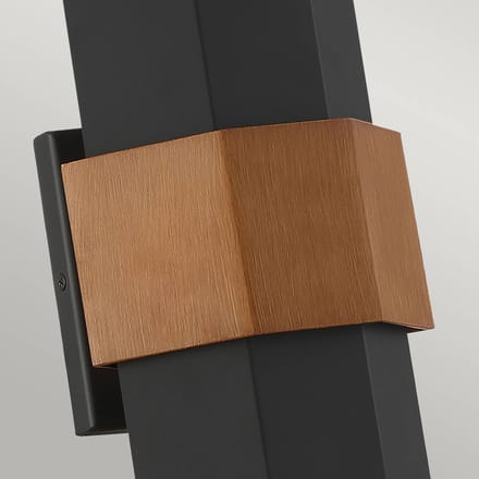 Quoizel LED Wand Buitenlamp Chasm | 5.5W 3000K 830 | IP44 | Dimbaar | Matte Black (with painted wood effect strap)