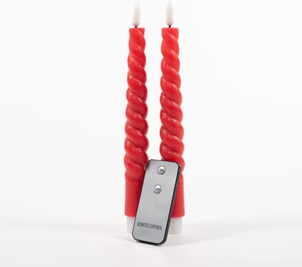 Anna's Collection LED dinerkaarsen swirl - rood - 2x st - 23 cm