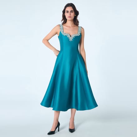 Cocktailjurk met hartvormig decolleté en kralen