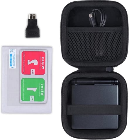 Draagbare hardcase voor retro handheld gameconsole, inclusief HDMI-adapter en screen protector, ideaal voor gamers en onderweg