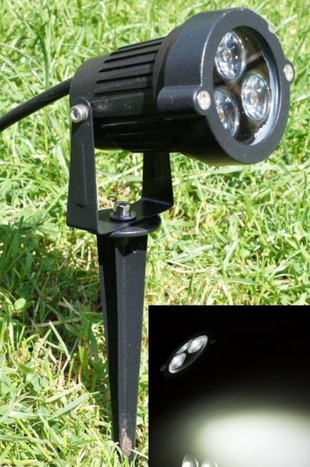 12V LED Tuinspot 3 LED Cool Wit IP65 – Zwarte Aluminium Prikspot met Aansluitplug