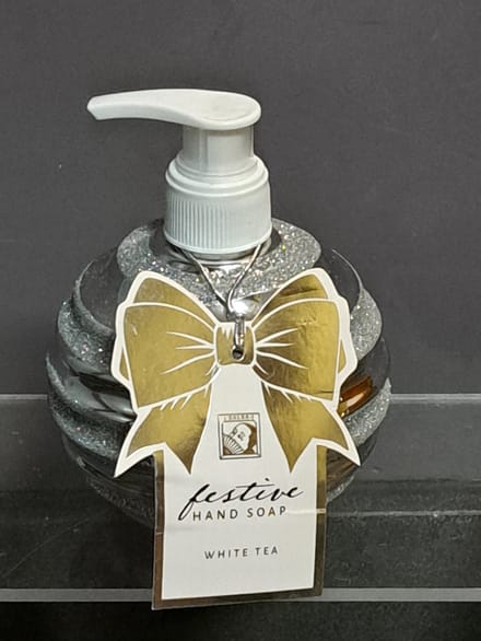 geschenk kerst - kerstbal - handzeep - witte thee