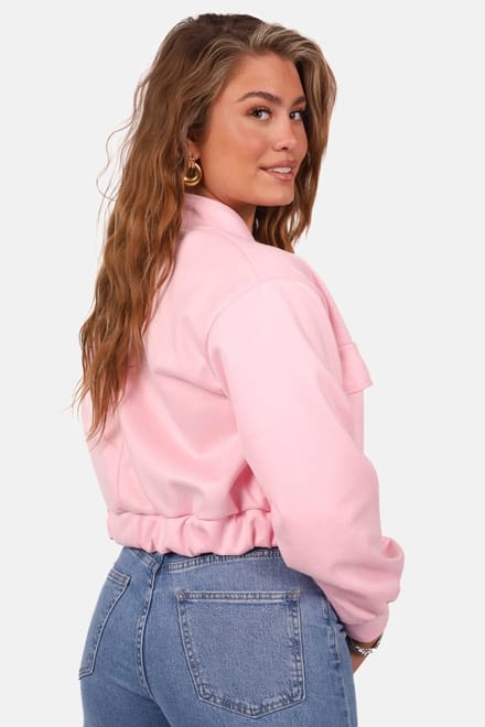 Getdrezzed Jasje - Maat: S/M - Suede look bomberjack met drukknoopsluiting lichtroze