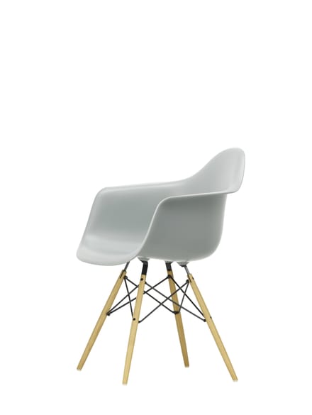 Vitra - DAW Eames Plastic Armchair - lichtgrijs RE - honingkleurig essenhout - 4 - 6 Wochen