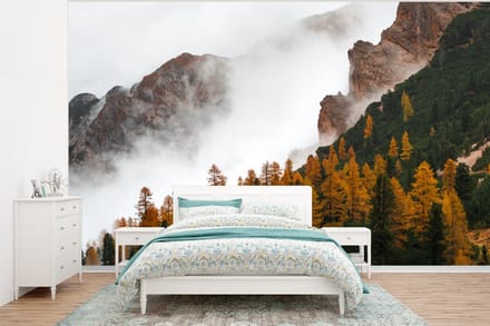 Behang - Fotobehang Berg - Mist - Bos - Breedte 350 cm x hoogte 260 cm