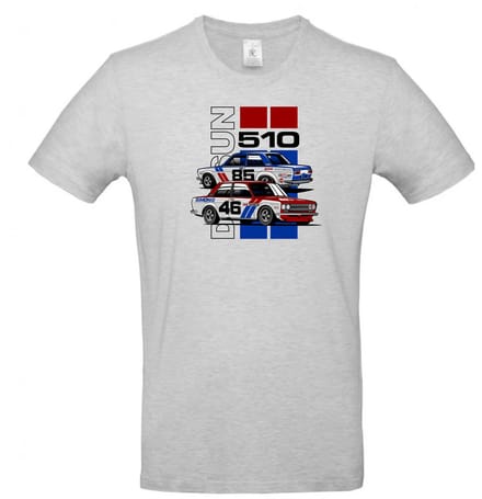 T-shirt ash – Datsun 510 –raceauto / maat M van Shirtmakelaar