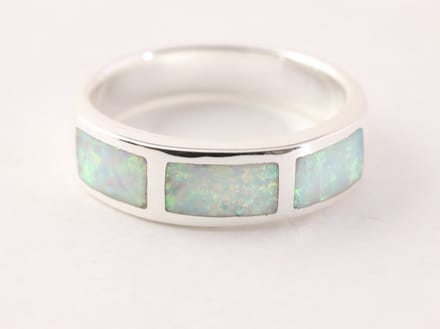 Zilveren ring met welo opaal - maat 19