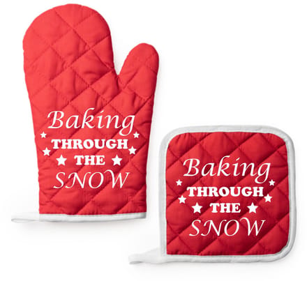 EIZOOK Kerst Kookset – Rode Ovenwant en Pannenlap met Speelse Tekst Print - BAKING THROUGH THE SNOW