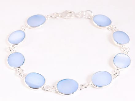 Zilveren armband met lichtblauwe schelp